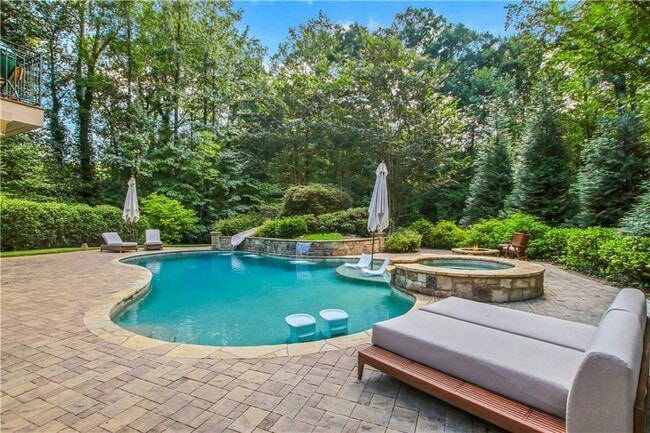 Building Photo - 5265 Peachtree Dunwoody Rd NE