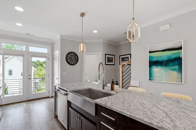 Building Photo - Stunning 3BD, 3.5BA Raleigh Townhome on a ...