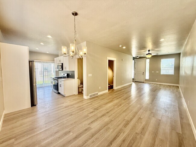 Building Photo - 6871 S 190 E