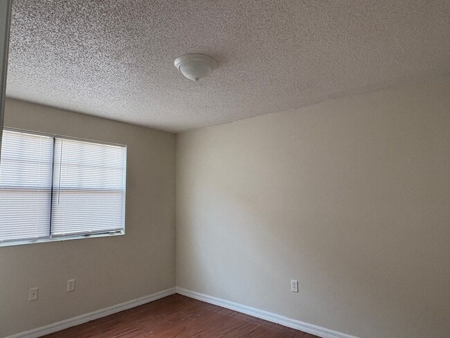 Building Photo - 2bed/1bath condo ready August 2025 only $1...