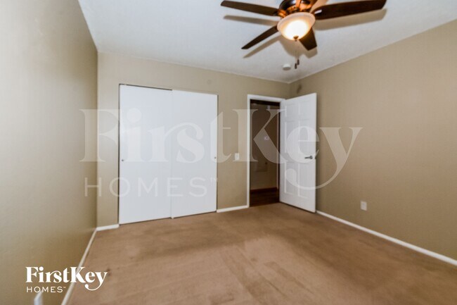Building Photo - 12082 Foxpoint Dr