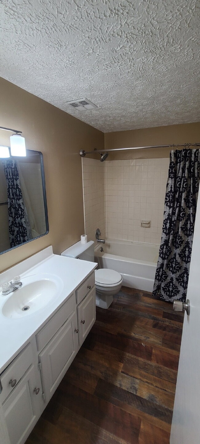 Building Photo - 2 Bed / 1.5 Bath Townhome with Garage, Located near Downtown Elizabeth!