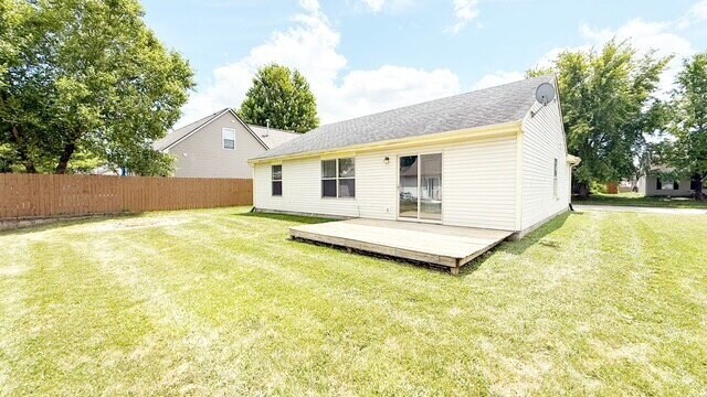 Building Photo - BROWNSBURG 3 BEDROOM/2 BATH HOME AVAILABLE NOW!