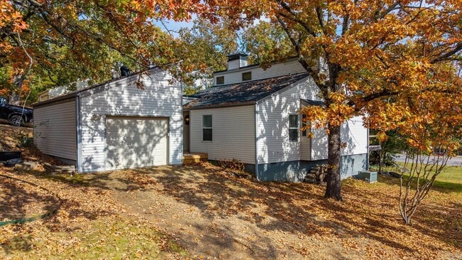 Primary Photo - 102 Windwood Ln