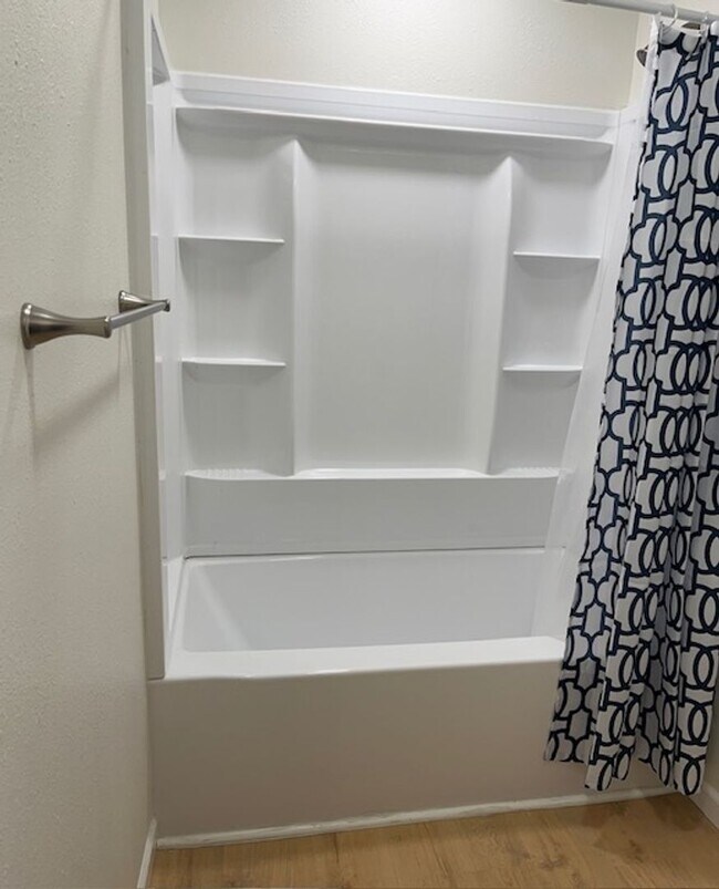 Building Photo - 10023 St Clair Ave