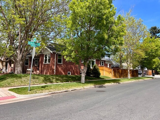 Building Photo - $0 DEPOSIT OPTION. 3BED/2BATH CHARMING HOM...