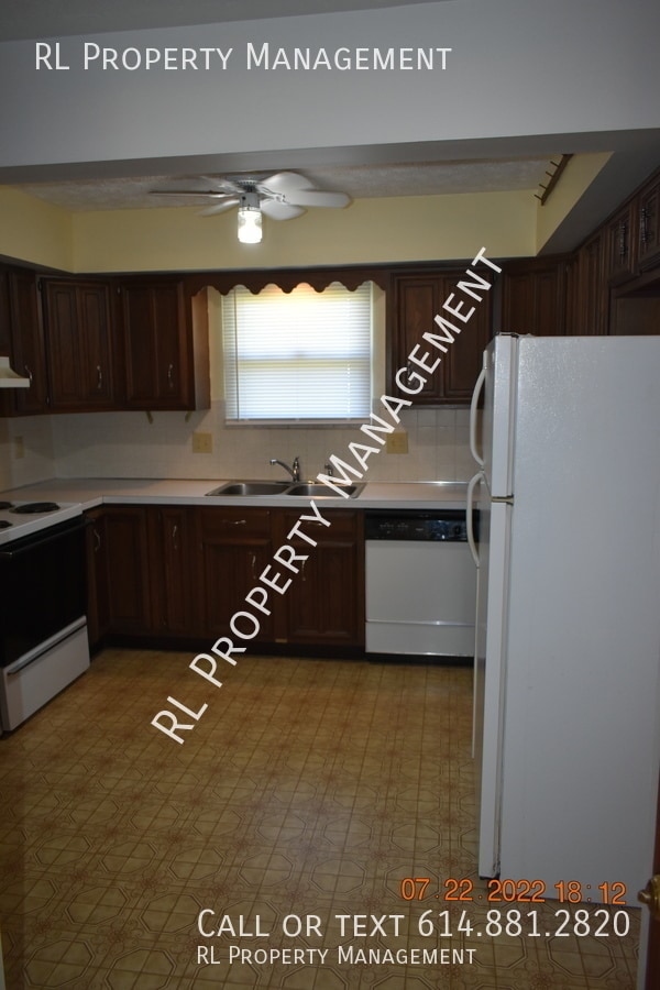 Building Photo - WAIVED APPLICATION FEE(S) AND 1 MONTH FREE...