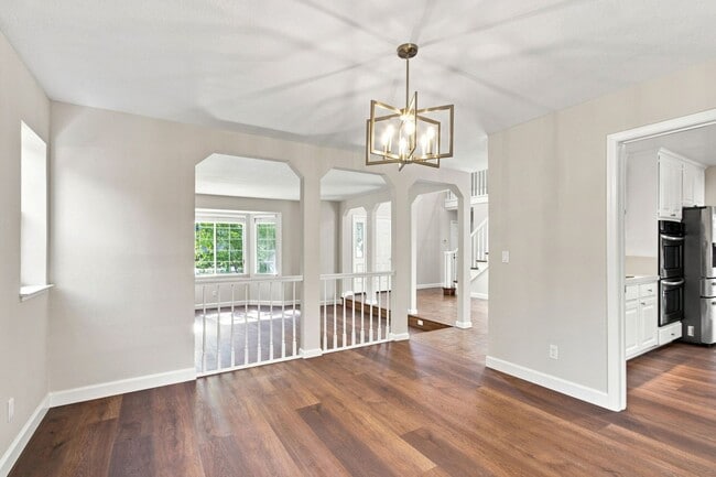 Building Photo - 749 Glenborough Dr
