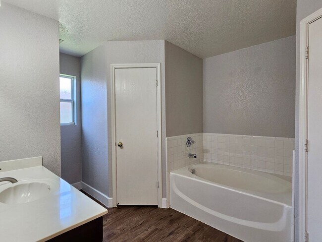 Building Photo - 5106 Holster Dr