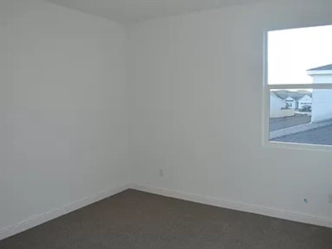Building Photo - 2402 Urdaneta Way