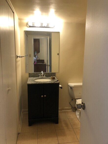 Building Photo - 922 24th St NW