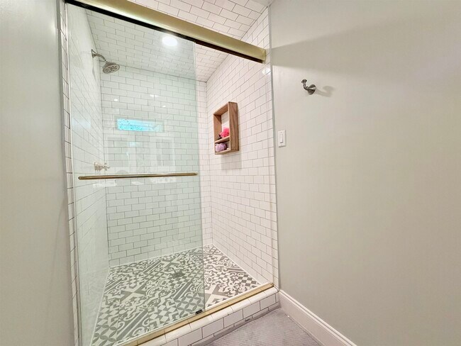 Building Photo - 205 McPherson Dr