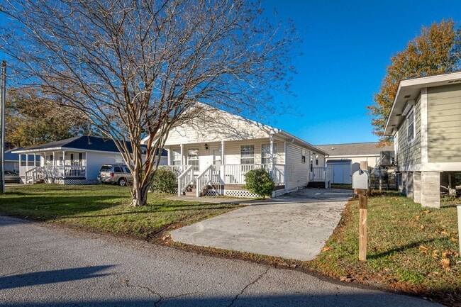 Building Photo - Cute Rental Home Downtown Biloxi