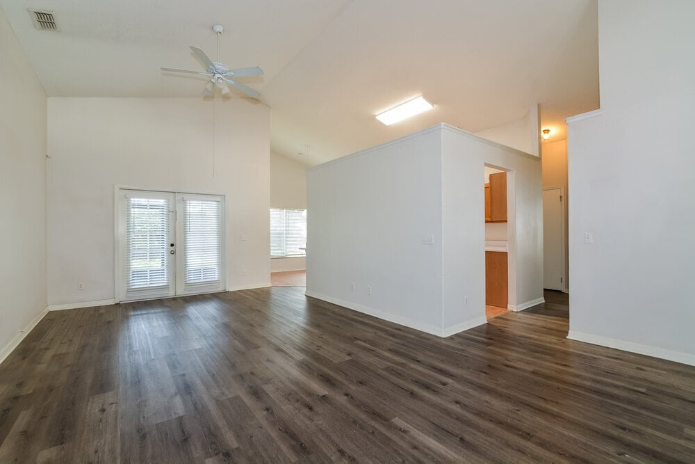 Building Photo - 502 Valencia Pl Cir