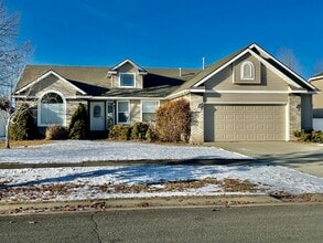 Building Photo - 3bed/2bath Rancher Style Home in Post Falls