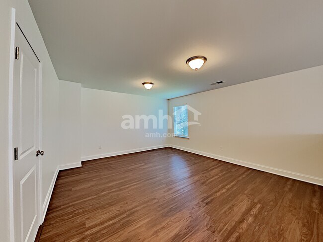 Building Photo - 5235 Smithbriar Dr