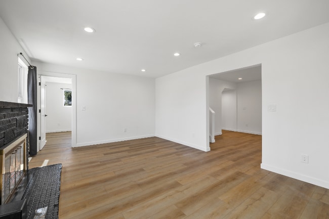 Building Photo - 7531 12th Ave SW