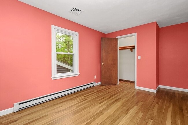 Building Photo - 72 Westfield Dr