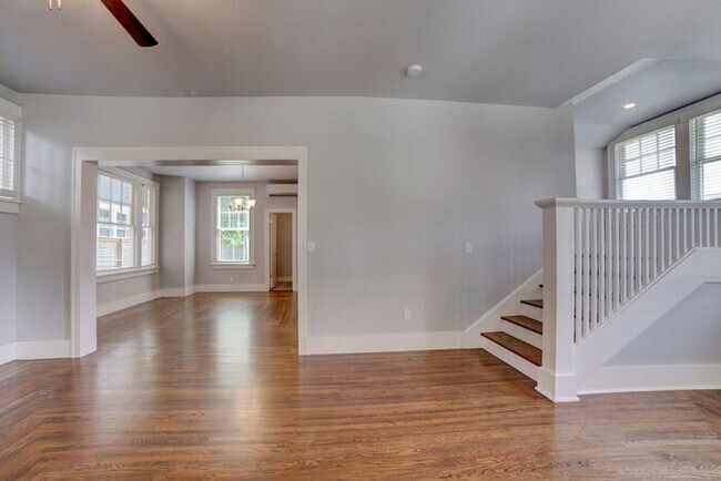 Building Photo - Downtown 3/2.5 Fully Remodeled!