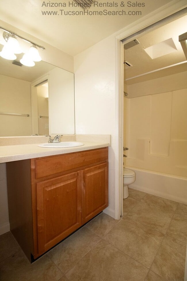 Building Photo - Kenyon Terrace Townhomes
