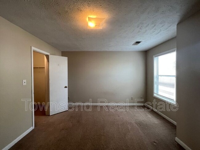 Building Photo - 663 Bartons Landing Pl