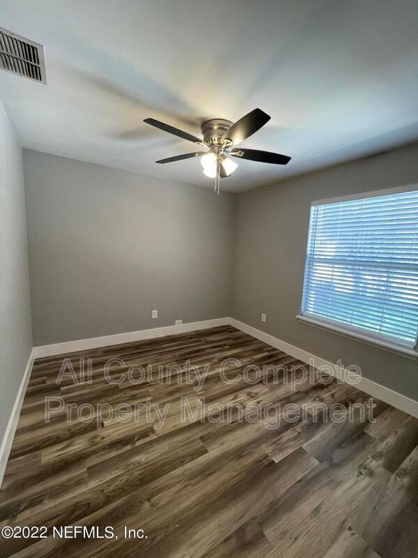 Building Photo - 72 7th St