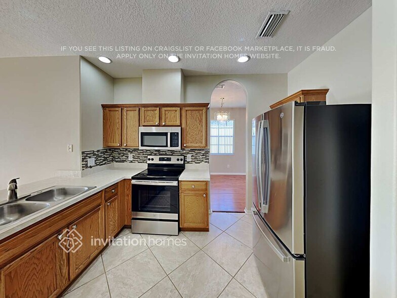 Building Photo - 11439 Village Brook Dr