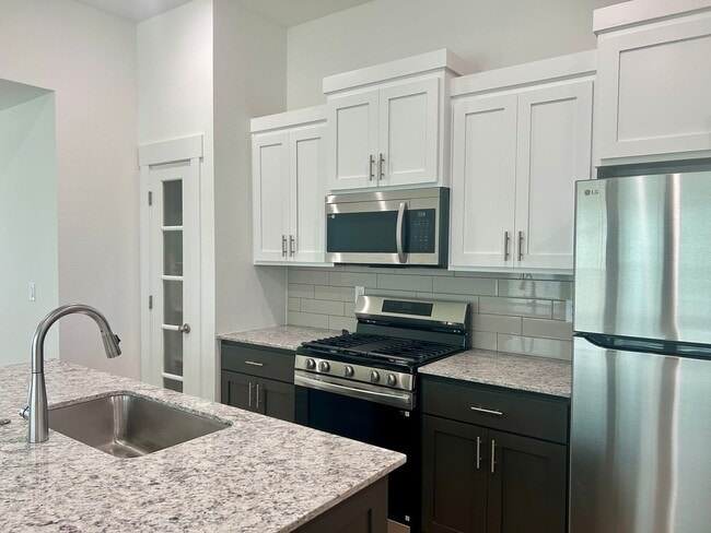 Building Photo - Great floorplan on a corner lot!