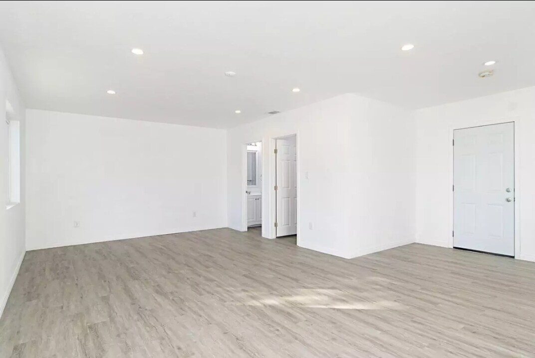 Building Photo - 8069 Darryl St