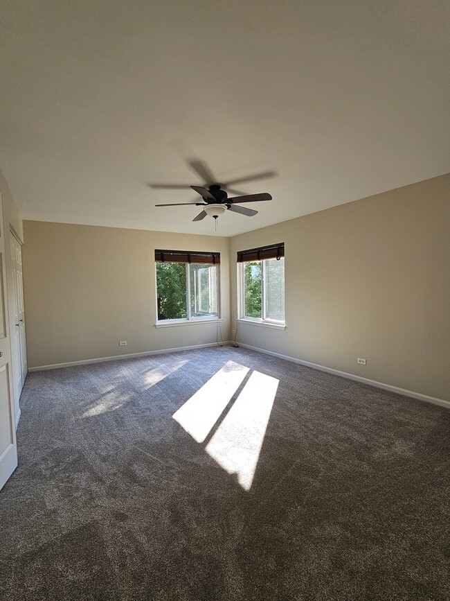 Building Photo - 1136 Larkspur Ct