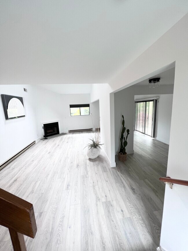 Building Photo - 15 Lantern Cir