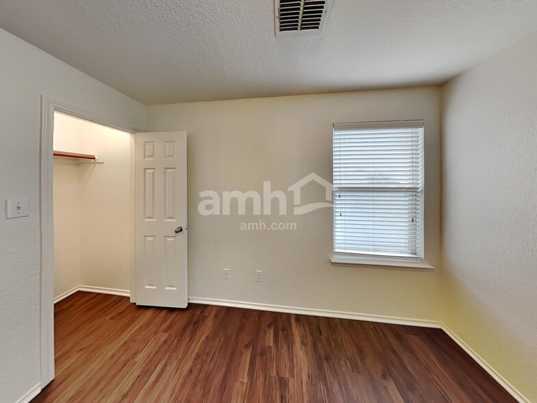 Building Photo - 3123 Candleside Dr