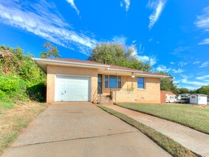 Building Photo - 2921 NE 17th Ave