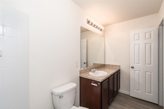 Building Photo - 3931 Lexington Manor Ct