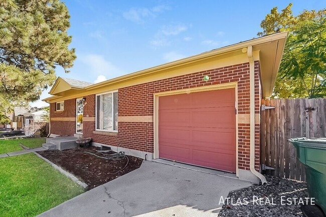 Building Photo - 888 Ogden Cir