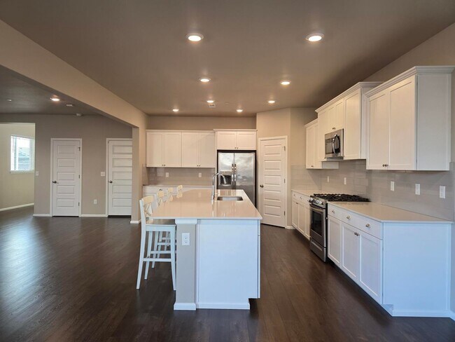 Building Photo - 4 Bedroom Home in Soundview Estates!