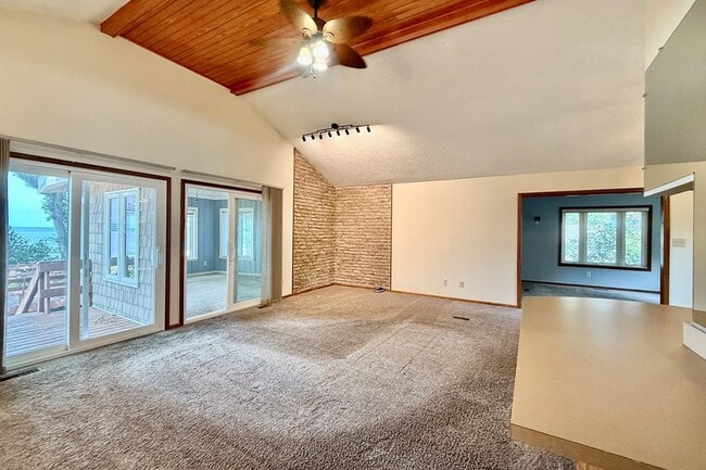 Building Photo - 12182 Heron Dr