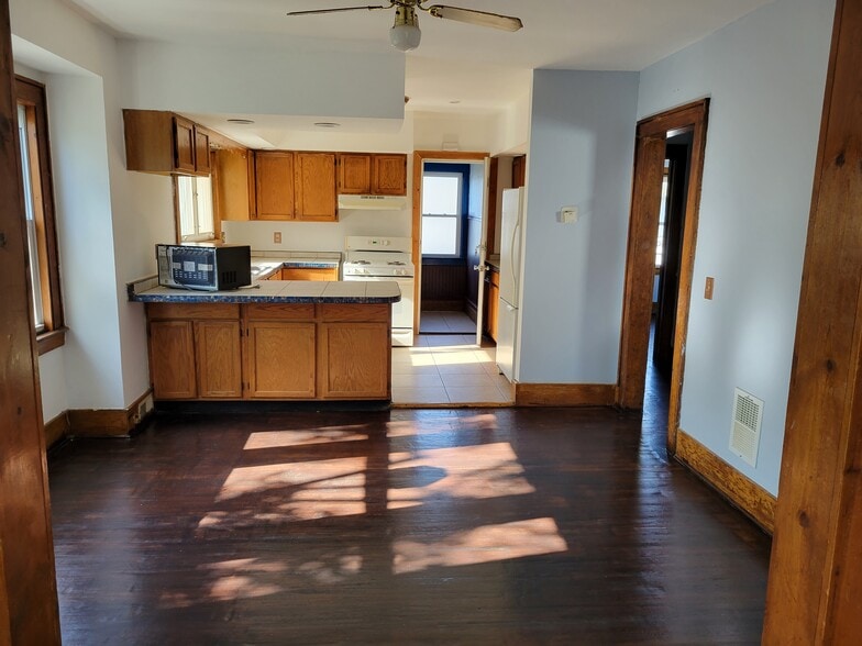 Dining Room/Kitchen - 87 McNaughton St
