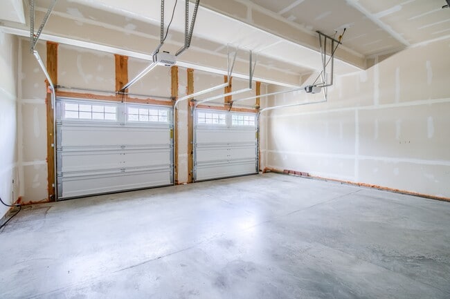 Building Photo - 2048 Oglethorpe Dr