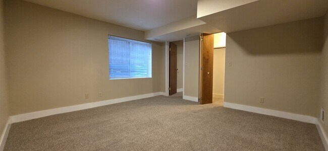 Building Photo - 572 W Jamison Pl