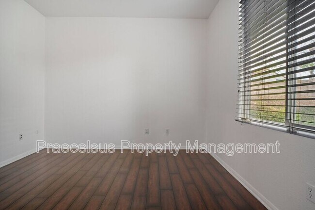 Building Photo - 2374 Calle Torreno