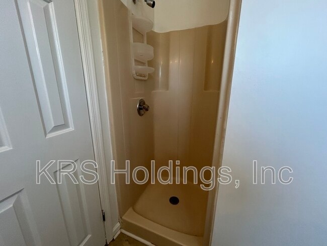 Building Photo - 3014 Glastonbury Cir