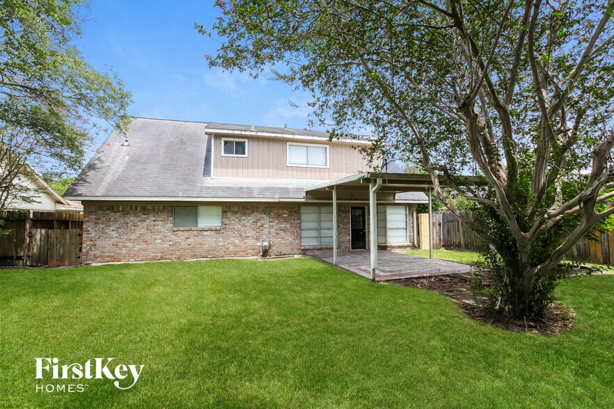 Building Photo - 2111 Savanna Ct N