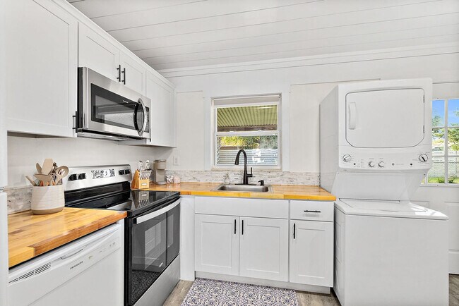 Building Photo - 103 A St