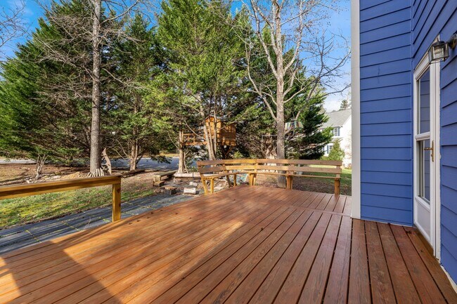 Building Photo - Renovated 4 bed/2.5 bath in Chapel Hill/Carrboro city school district!