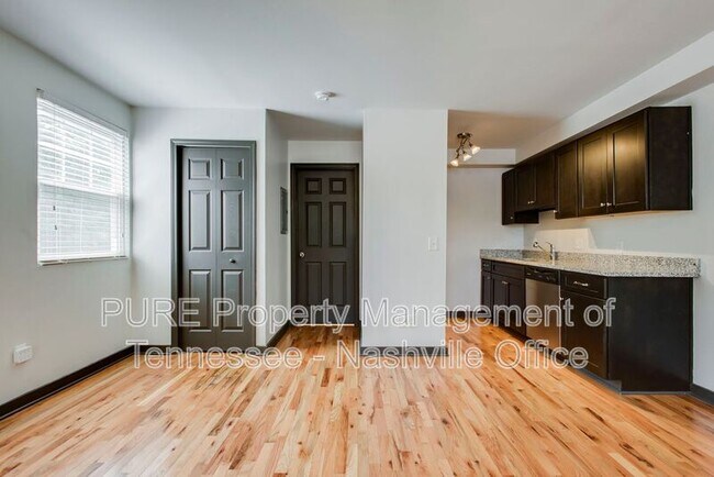 Building Photo - 517 Veritas St