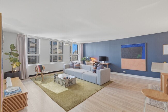 Building Photo - 2626 N Lakeview Ave