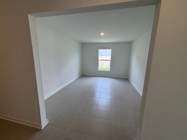 Building Photo - Welcome to Your Dream Home in Eagle Lake