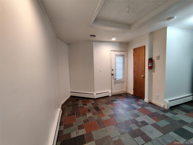 Building Photo - 81 Vineyard Ave