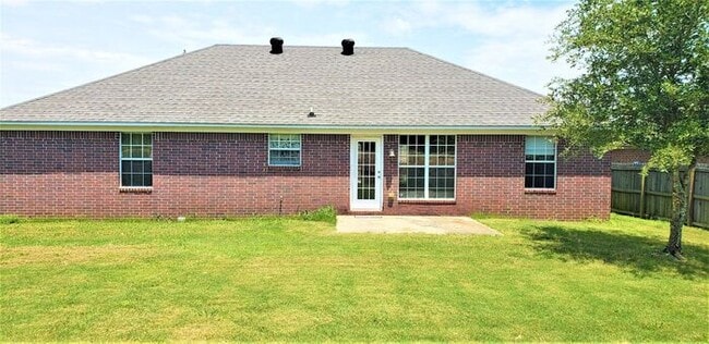 Building Photo - Showings Available